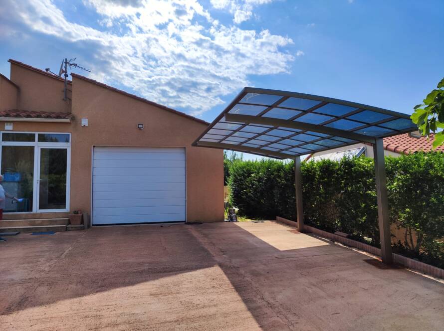 carport à gouttière