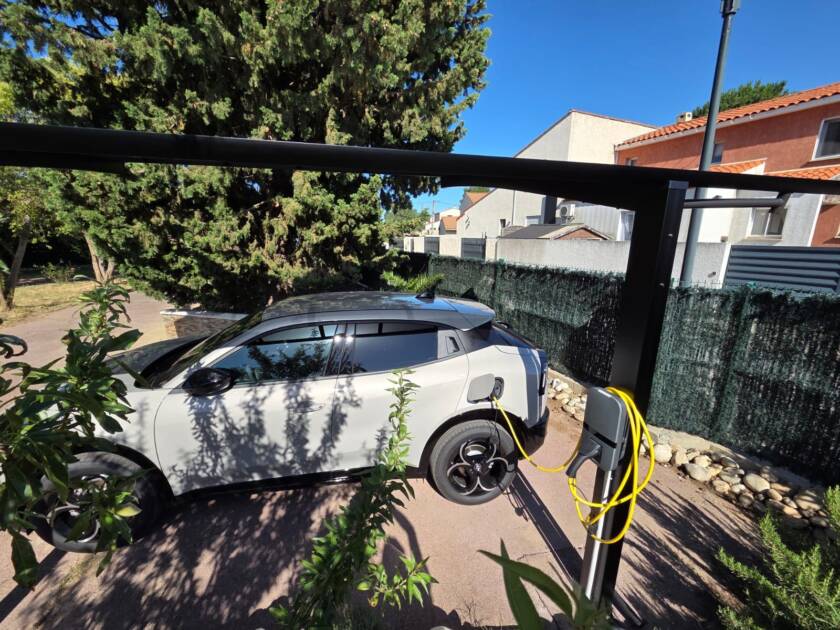 borne de recharge poteau de carport